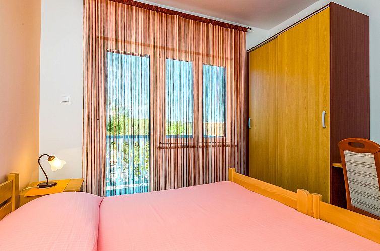Appartement Geräumige Wohnung in Krk mit Garten und Terrass