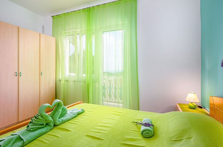 Appartement Geräumige Wohnung in Krk mit Garten und Terrass