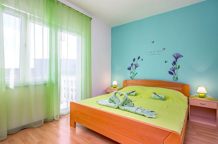 Appartement Geräumige Wohnung in Krk mit Garten und Terrass