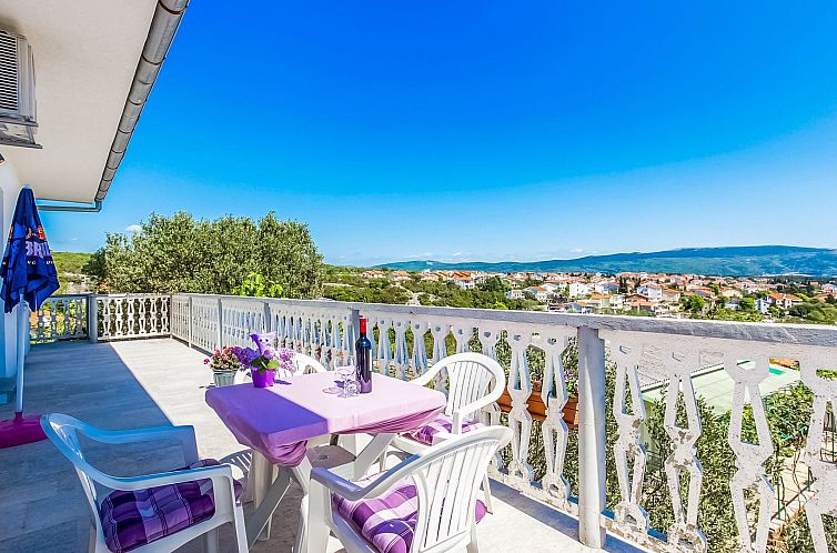 Appartement Geräumige Wohnung in Krk mit Garten und Terrass