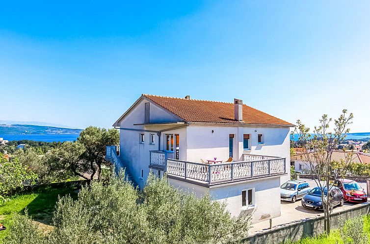Appartement Geräumige Wohnung in Krk mit Garten und Terrass