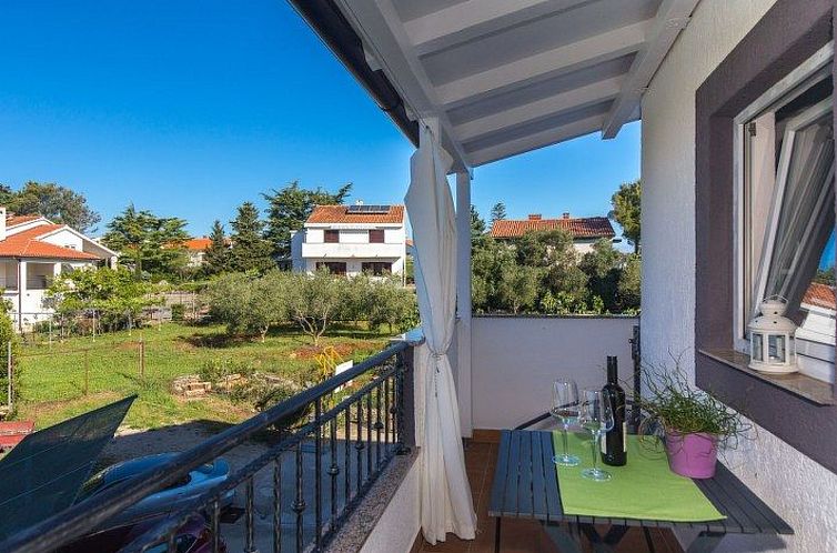 Appartement Apartment mit einem kleinen Wohn- und Essbereich