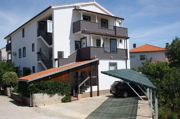 Appartement Apartment mit einem kleinen Wohn- und Essbereich