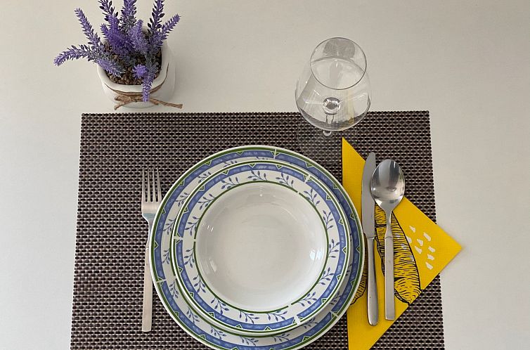 Appartement Apartment mit einem kleinen Wohn- und Essbereich