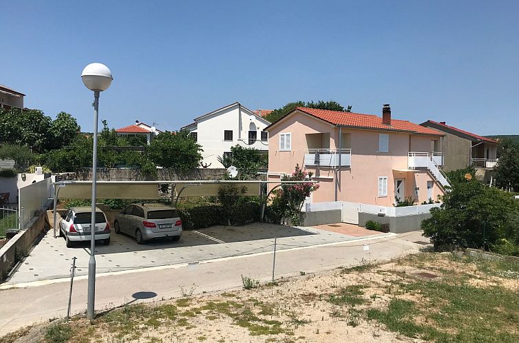 Appartement in Krk mit Privatparkplatz
