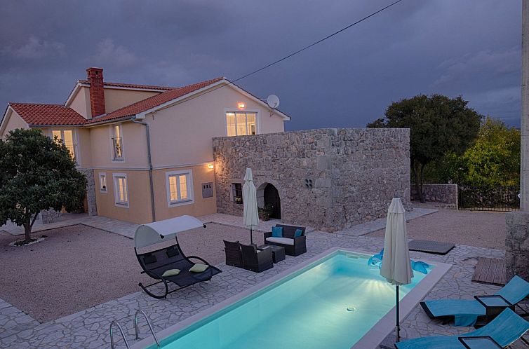 Unterkunft 1048245 - Ferienhaus Kvarner - Vakantiehuis Luxuriöse Villa mit Pool, großem mediterranen