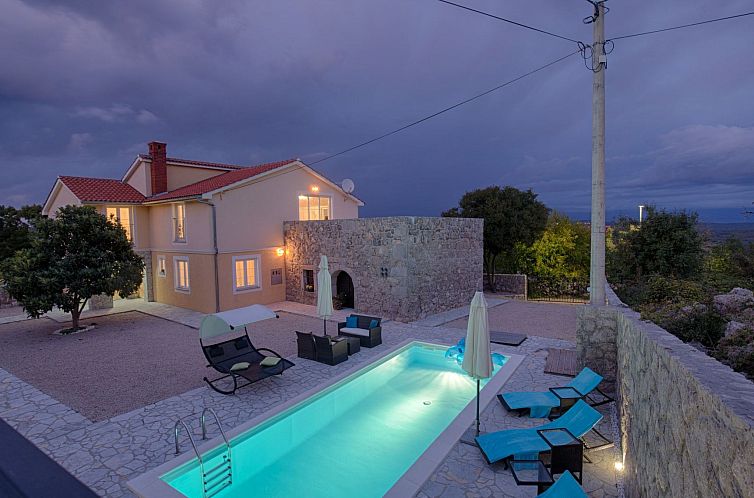 Vakantiehuis Luxuriöse Villa mit Pool, großem mediterranen