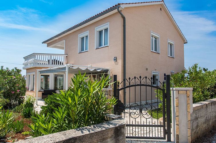 Unterkunft 1048248 - Ferienhaus Kvarner - Vakantiehuis "Nika" mit privatem Pool