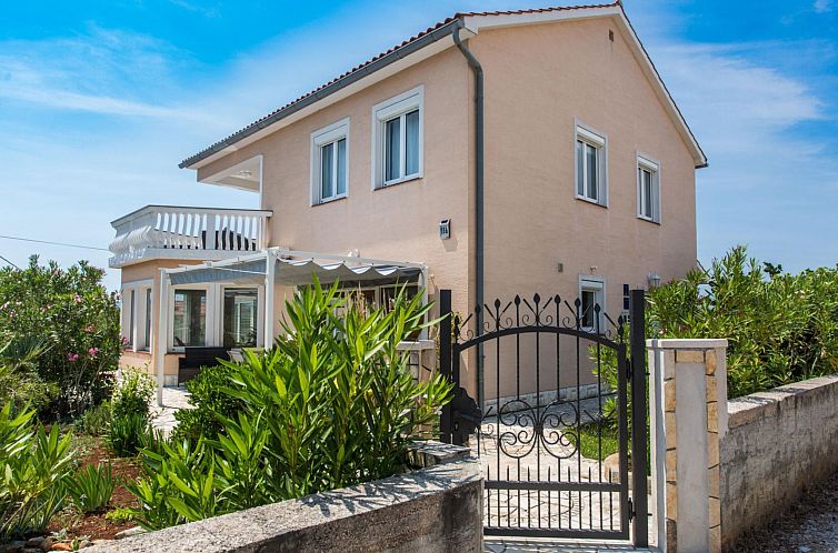 Vakantiehuis "Nika" mit privatem Pool