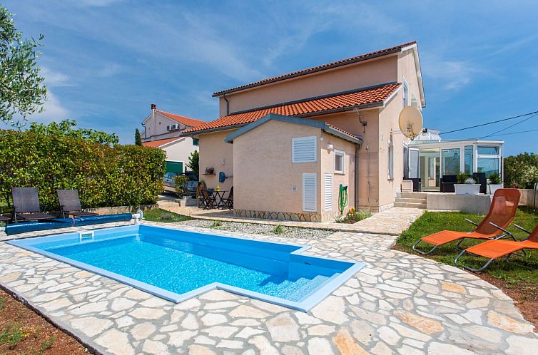 Vakantiehuis "Nika" mit privatem Pool