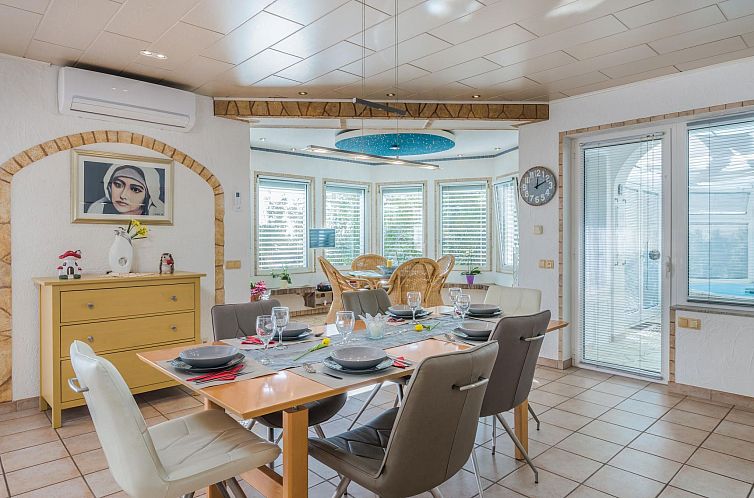 Vakantiehuis "Nika" mit privatem Pool