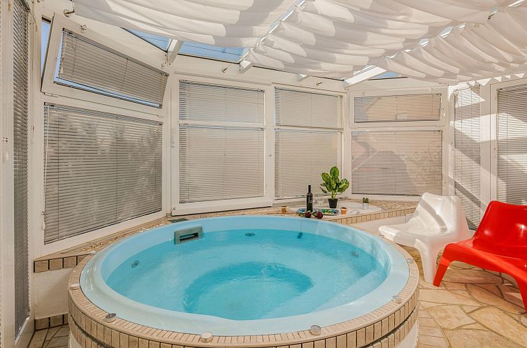 Vakantiehuis "Nika" mit privatem Pool