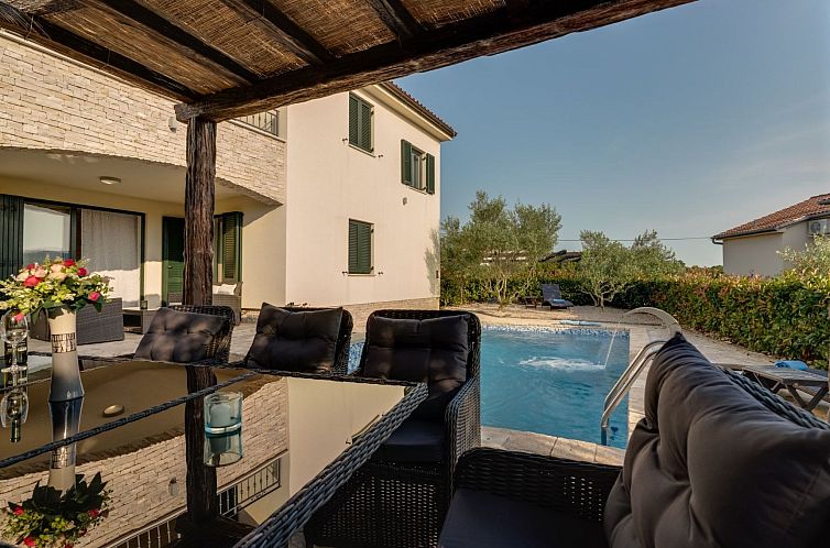 Vakantiehuis Villa "Oleandar" mit Schwimmbad und Meerblick