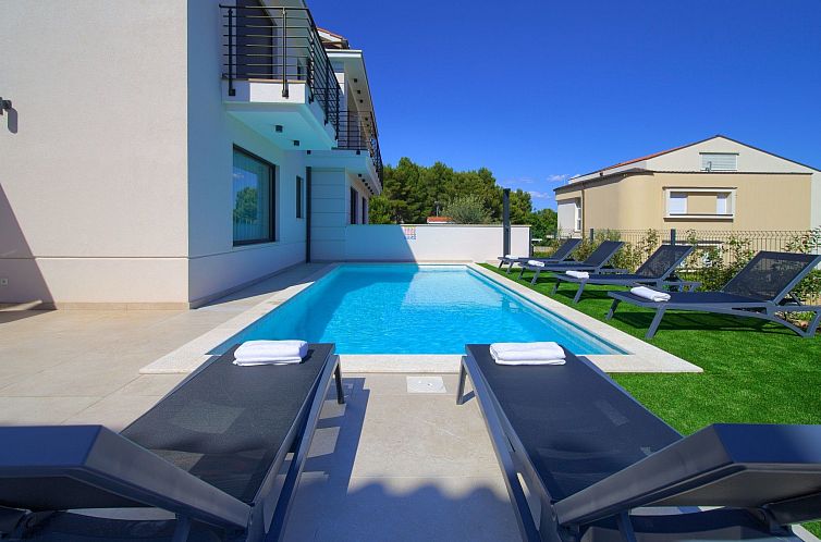 Vakantiehuis "Lana" mit Schwimmbad