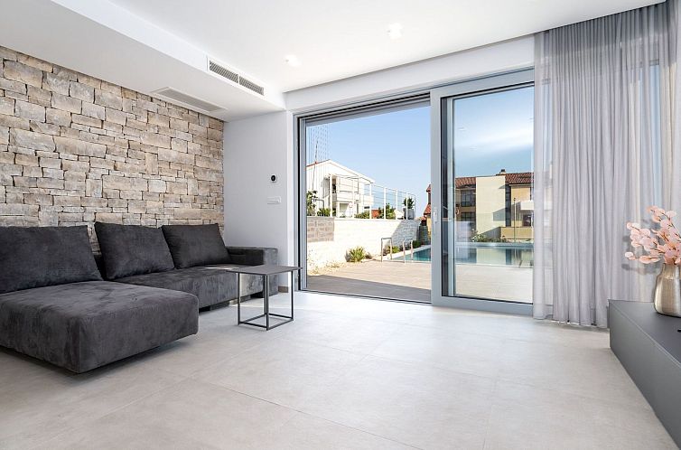 Vakantiehuis Neue moderne Villa "Smokva 1" mit Pool
