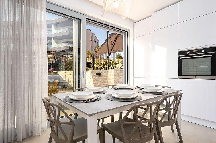 Vakantiehuis Neue moderne Villa "Smokva 1" mit Pool