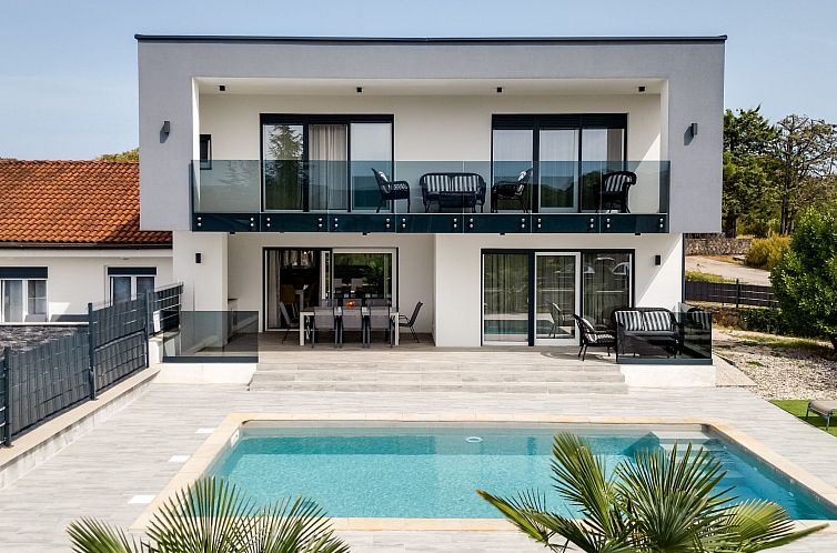 Vakantiehuis Schöne neue Villa mit Pool in Strandnähe