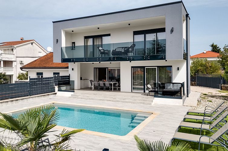 Vakantiehuis Schöne neue Villa mit Pool in Strandnähe