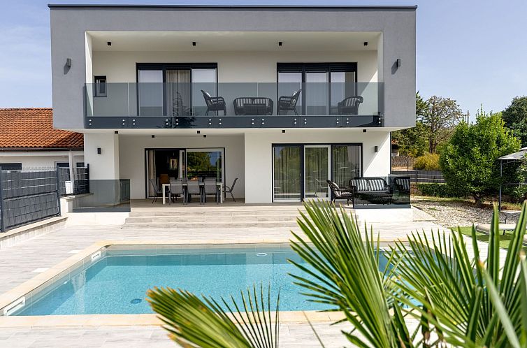 Vakantiehuis Schöne neue Villa mit Pool in Strandnähe
