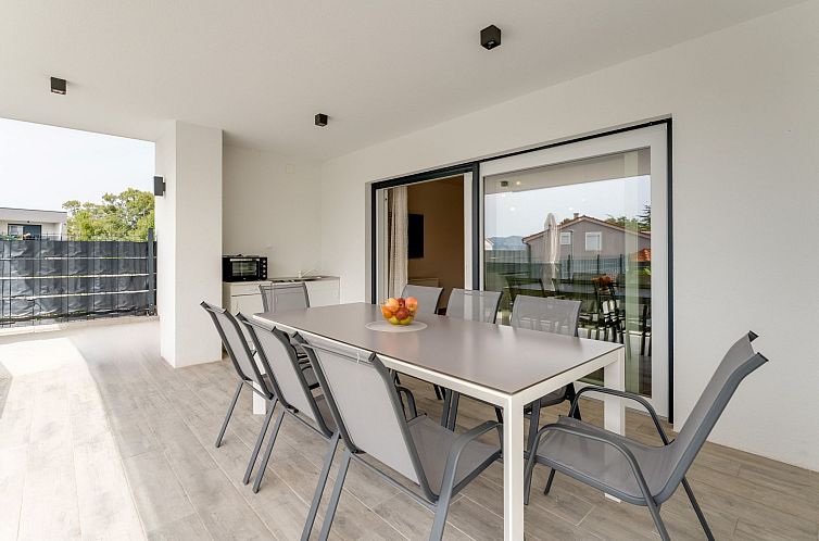 Vakantiehuis Schöne neue Villa mit Pool in Strandnähe