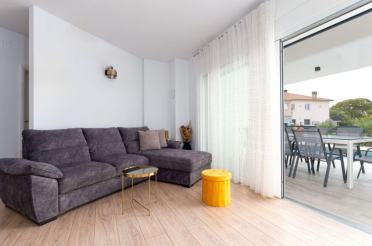 Vakantiehuis Schöne neue Villa mit Pool in Strandnähe