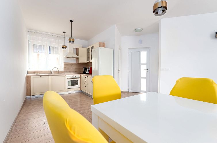 Vakantiehuis Schöne neue Villa mit Pool in Strandnähe
