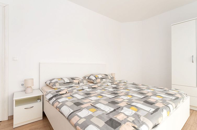 Vakantiehuis Schöne neue Villa mit Pool in Strandnähe