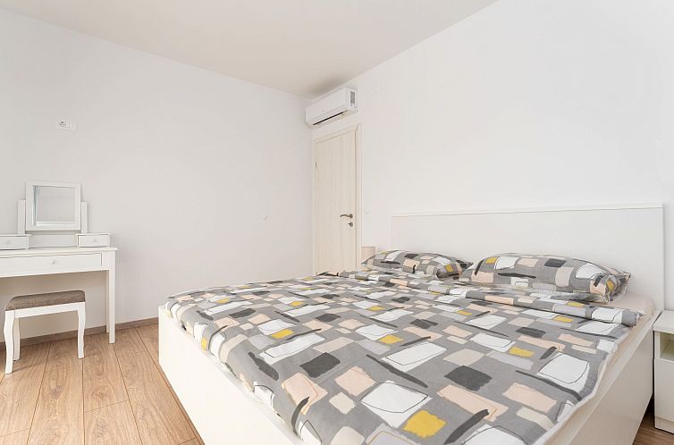 Vakantiehuis Schöne neue Villa mit Pool in Strandnähe