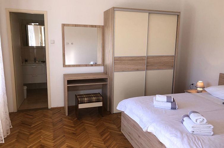 Appartement Erdgeschosswohnung mit Terrasse für sechs Perso