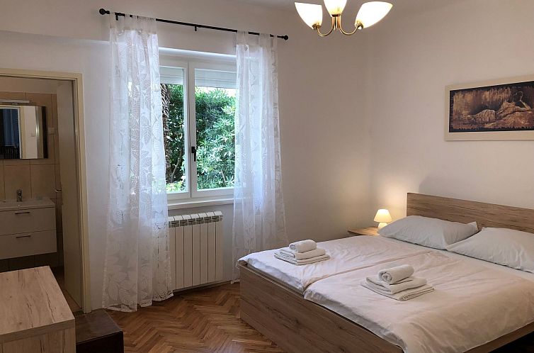 Appartement Erdgeschosswohnung mit Terrasse für sechs Perso