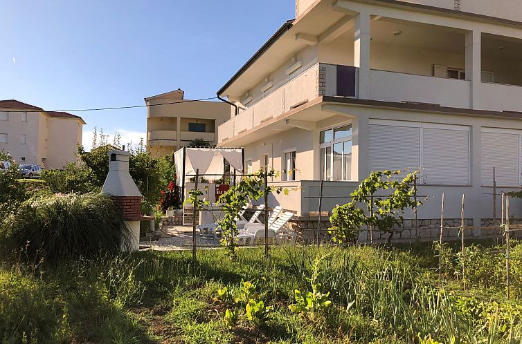 Appartement Erdgeschosswohnung mit Terrasse für sechs Perso
