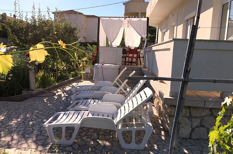 Appartement Erdgeschosswohnung mit Terrasse für sechs Perso