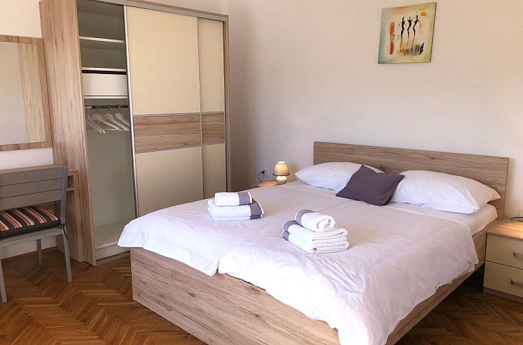 Appartement Erdgeschosswohnung mit Terrasse für sechs Perso