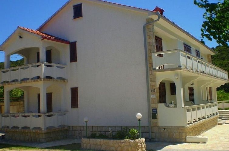 Appartement in Kampor mit Privatparkplatz