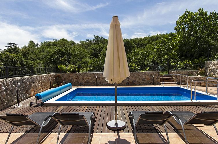 Vakantiehuis Geräumiges Ferienhaus in Brseč mit Privatem P