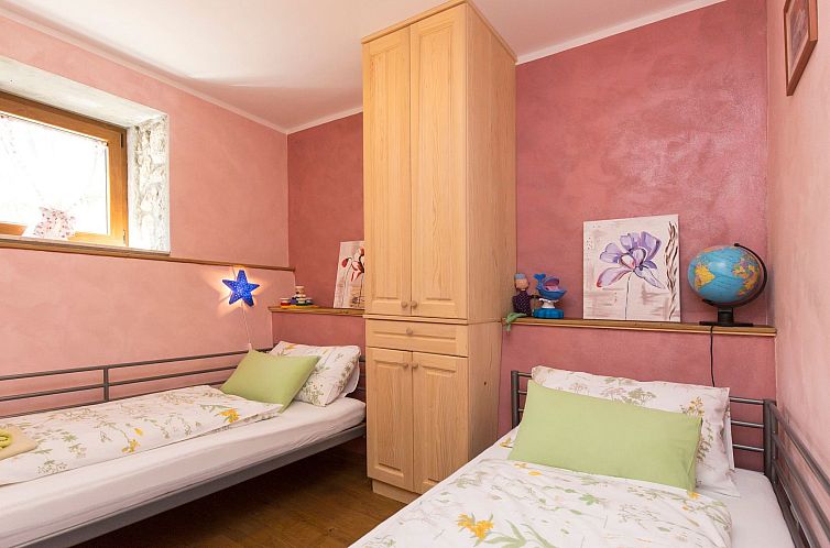 Vakantiehuis Geräumiges Ferienhaus in Brseč mit Privatem P