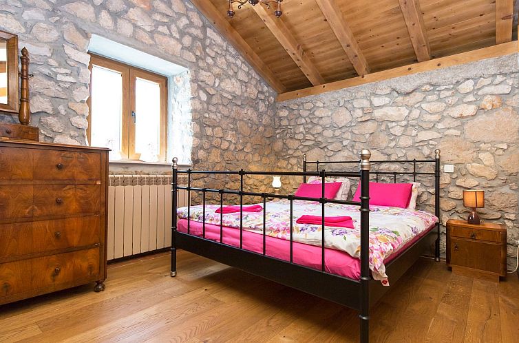 Vakantiehuis Geräumiges Ferienhaus in Brseč mit Privatem P