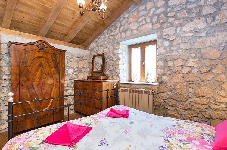 Vakantiehuis Geräumiges Ferienhaus in Brseč mit Privatem P