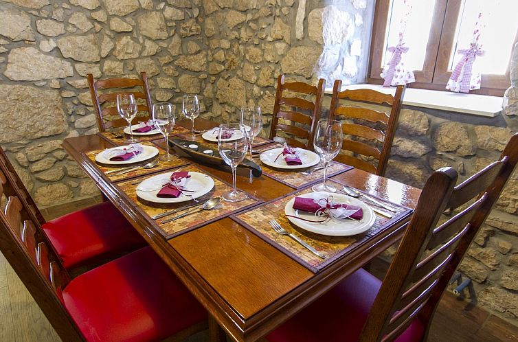 Vakantiehuis Geräumiges Ferienhaus in Brseč mit Privatem P