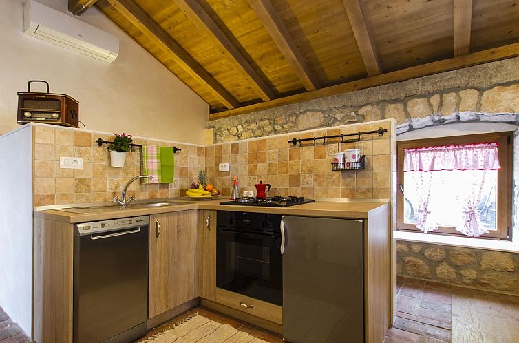 Vakantiehuis Geräumiges Ferienhaus in Brseč mit Privatem P