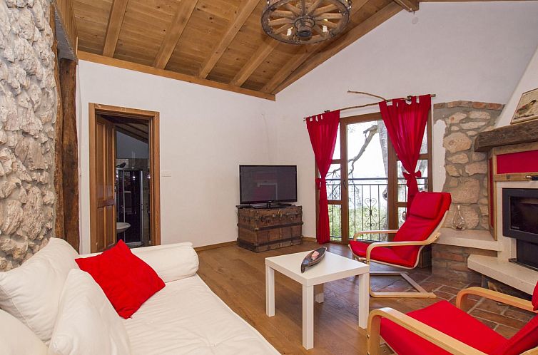 Vakantiehuis Geräumiges Ferienhaus in Brseč mit Privatem P
