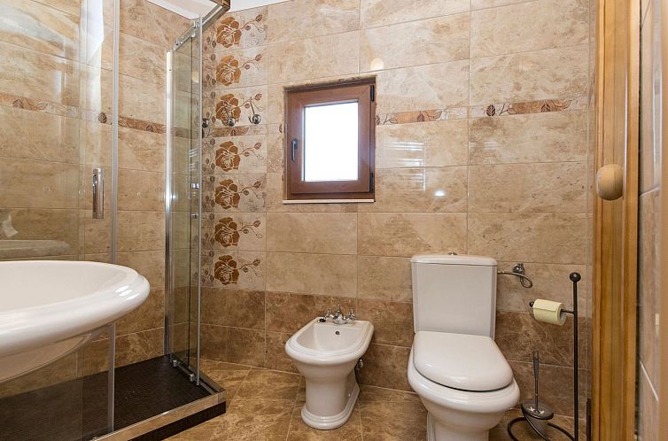 Vakantiehuis Geräumiges Ferienhaus in Brseč mit Privatem P