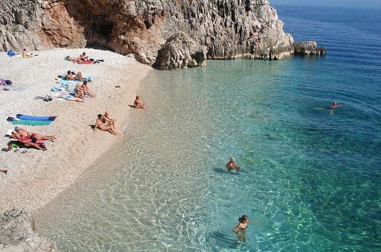 Vakantiehuis Geräumiges Ferienhaus in Brseč mit Privatem P