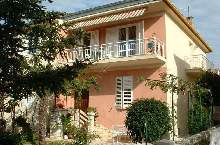 Appartement "App žardin" mit Balkon