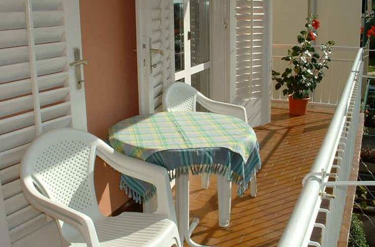 Appartement "App žardin" mit Balkon