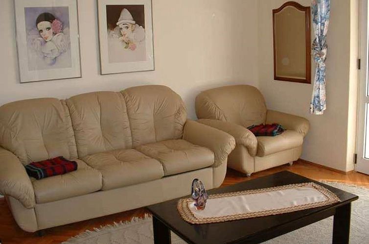 Appartement "App žardin" mit Balkon