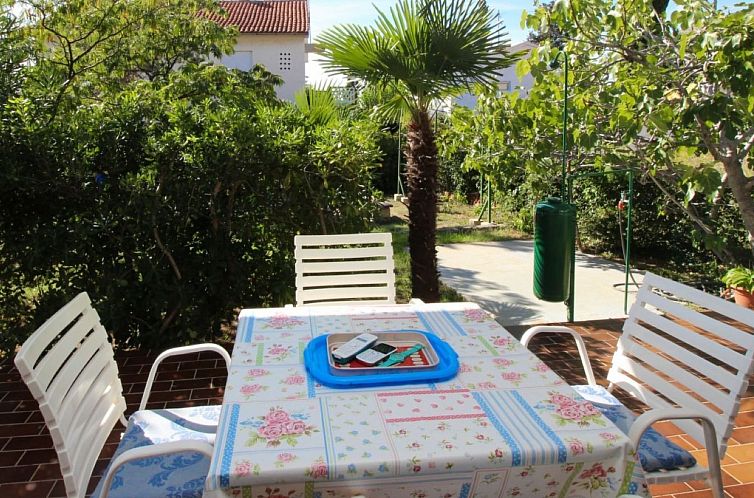 Appartement "Apartman Nada" mit Terrasse