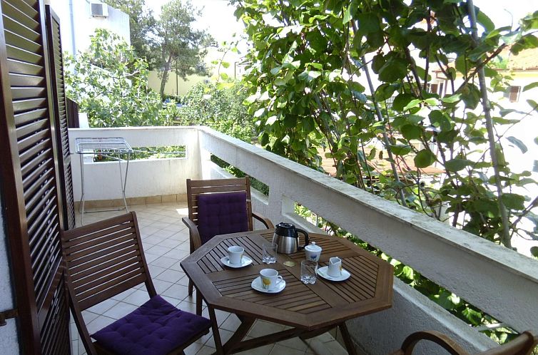 Appartement Apartment mit 1 Schlafzimmer und Balkon für 2 P