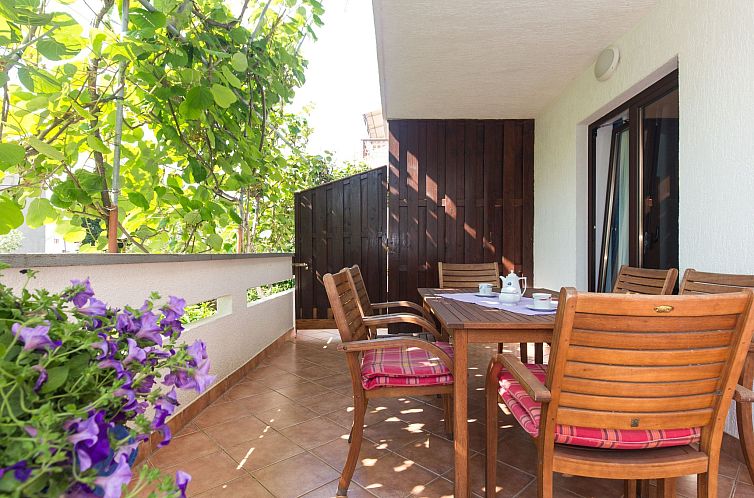 Appartement 2-Zimmer-Wohnung mit 1 Badezimmer und Terrasse