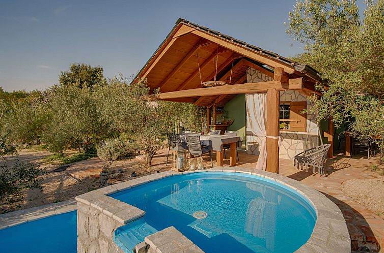 Vakantiehuis Haus mit Pool, 50 Meter vom Meer entfernt